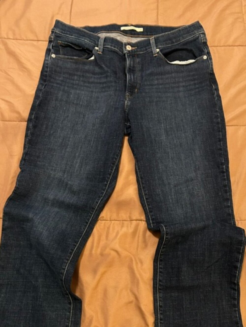 Levi's Women's Classic Mid-Rise Straight Jeans, Size 16